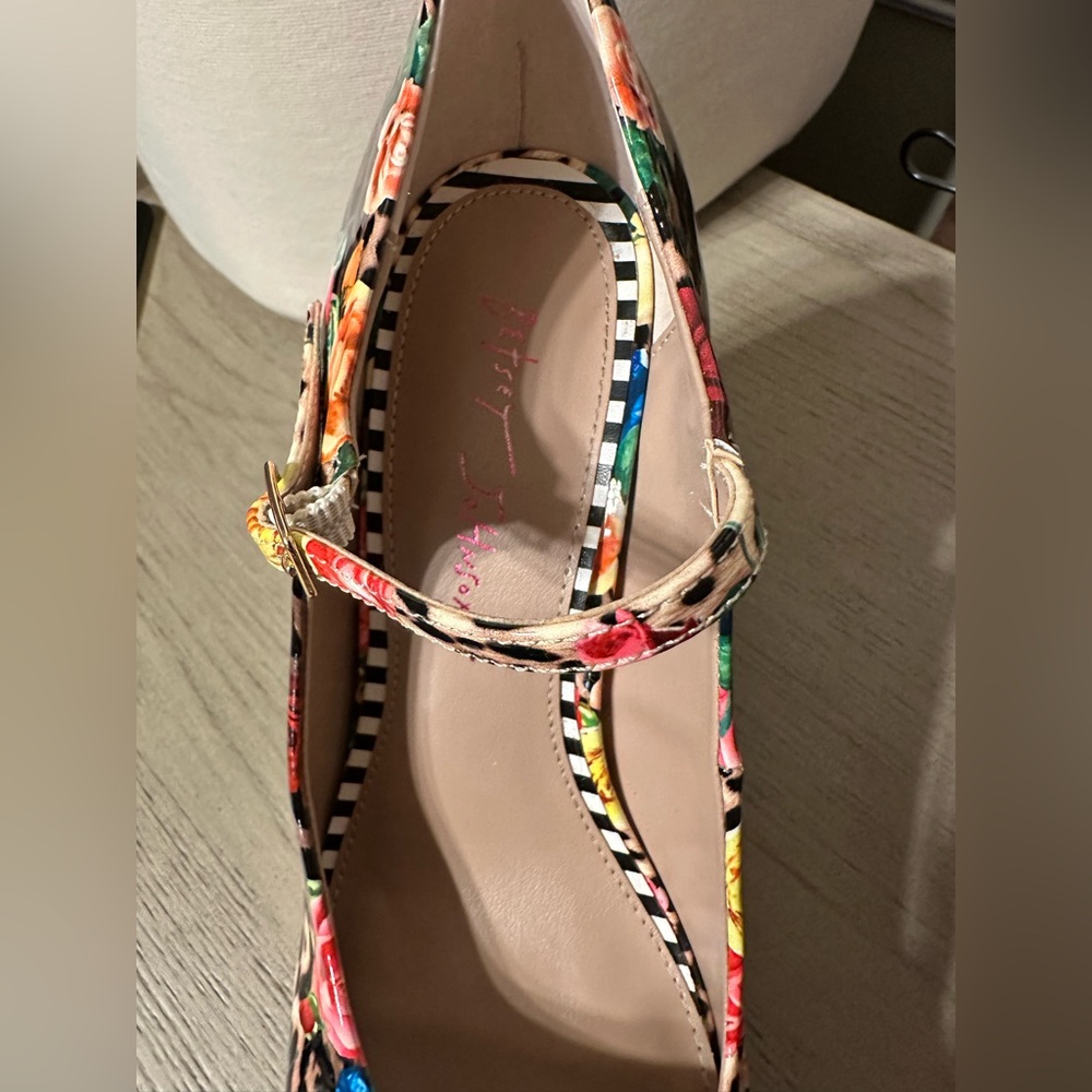 Platform Mary Jane Heels - Floral & Leopard Print in Multicolor - Picture 9 of 10